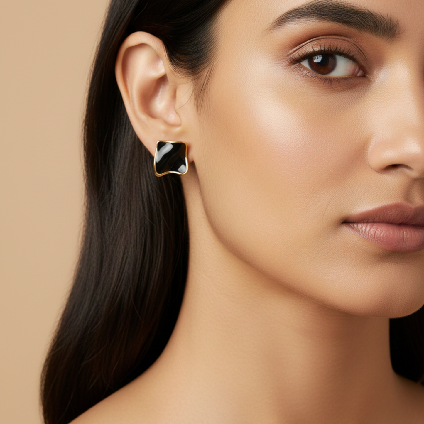 Kiara Wavy Square Black Stud Earrings – Zariva