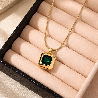 Emerald Dark Green Necklace – Zariva