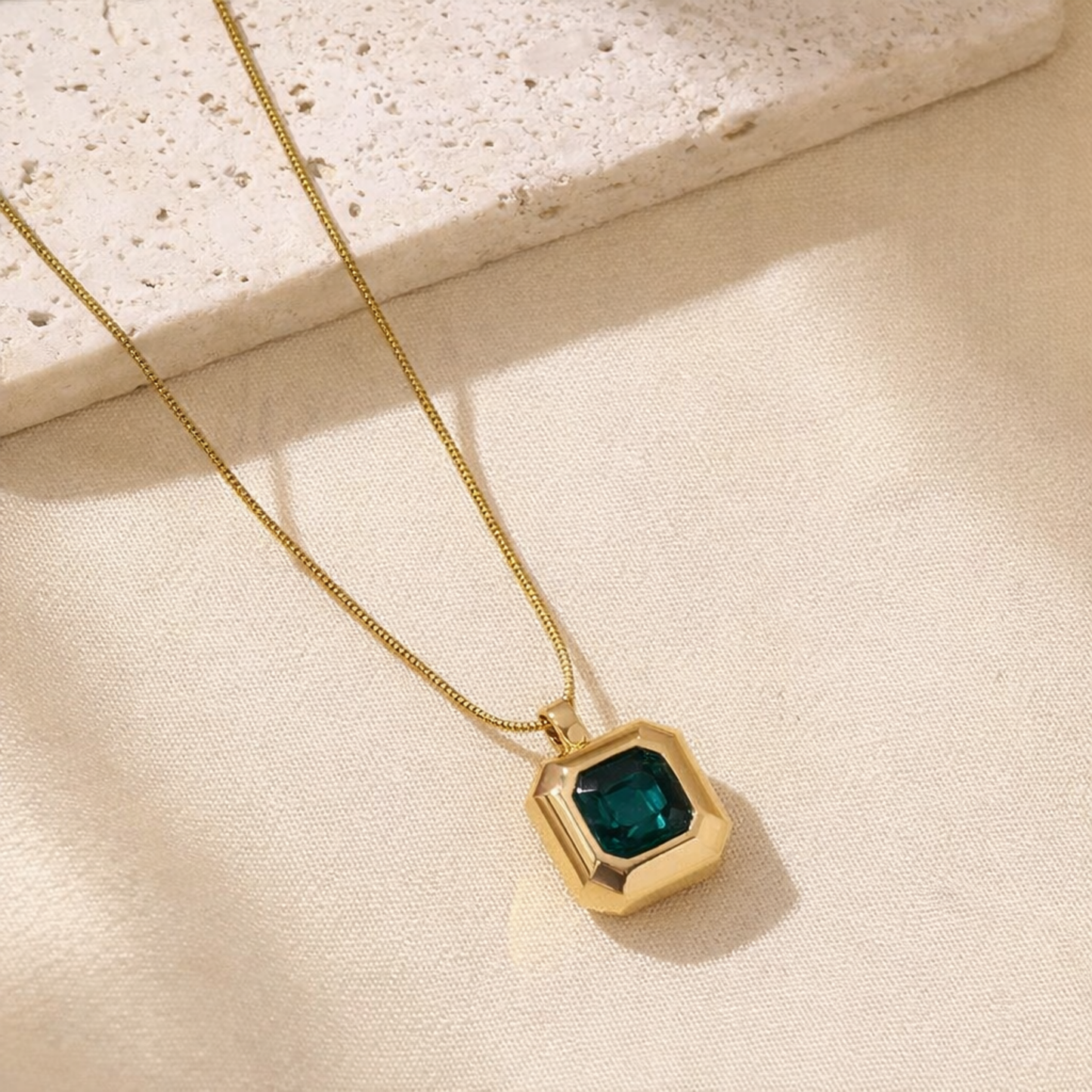 Emerald Dark Green Necklace – Zariva