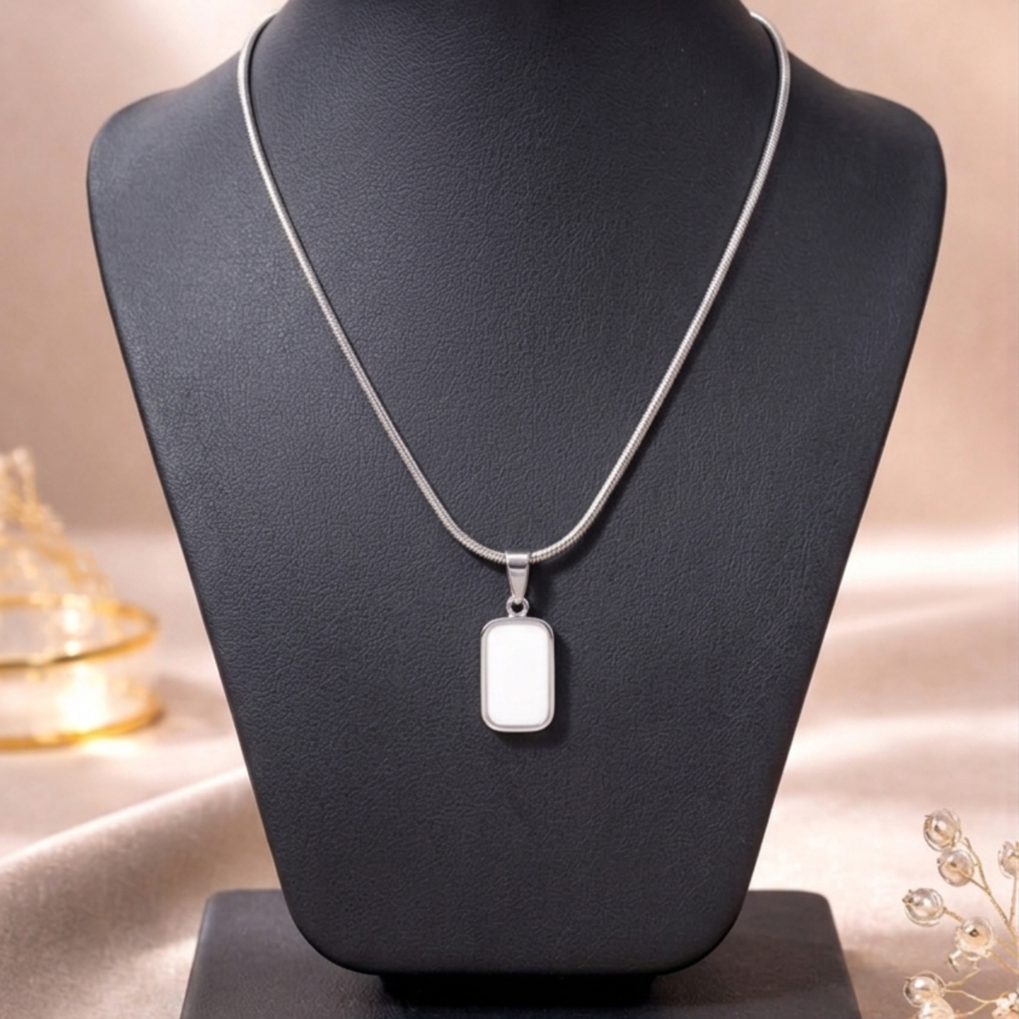 Noir Black & White Double-Sided Rectangular Necklace – Zariva