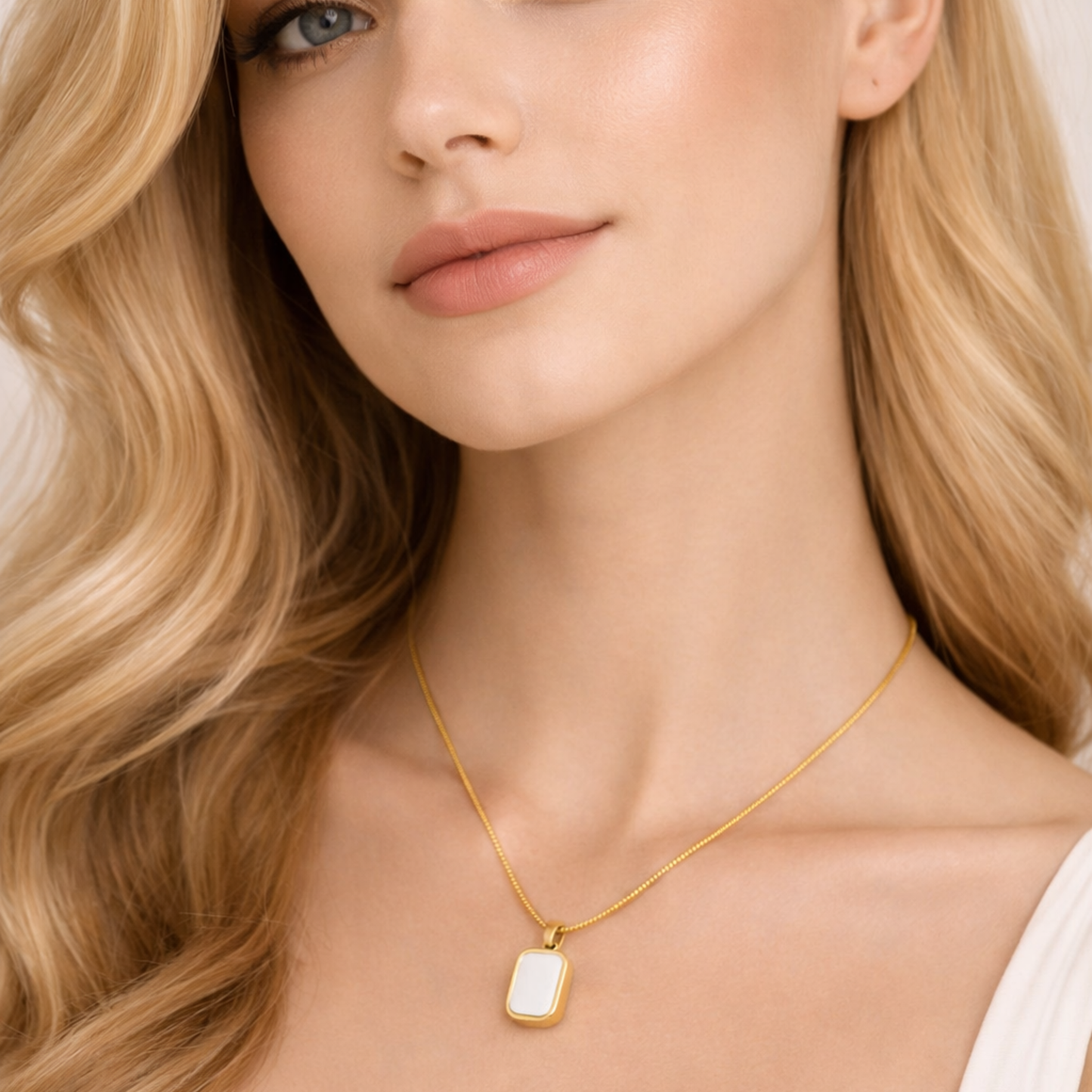 Noir Black & White Double-Sided Rectangular Necklace – Zariva