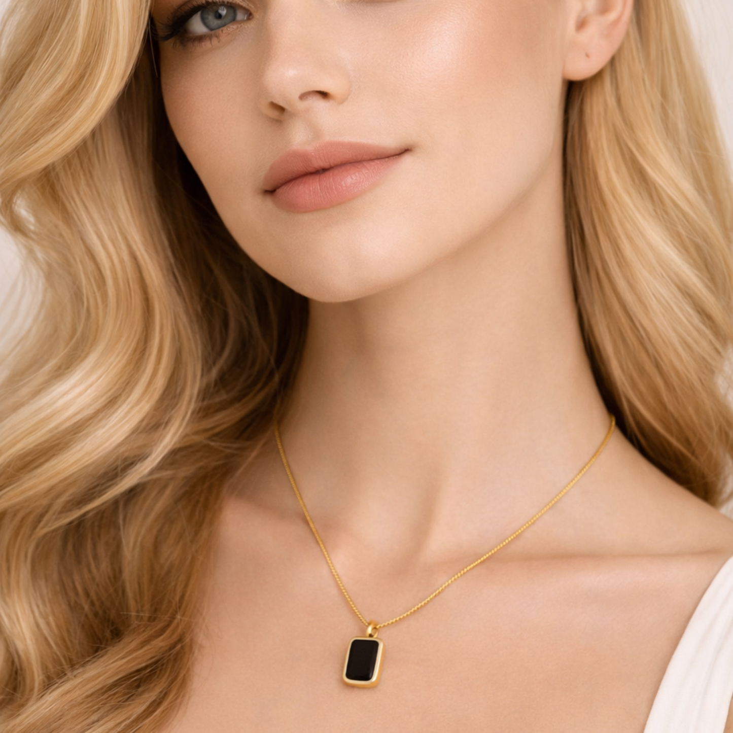 Noir Black & White Double-Sided Rectangular Necklace – Zariva