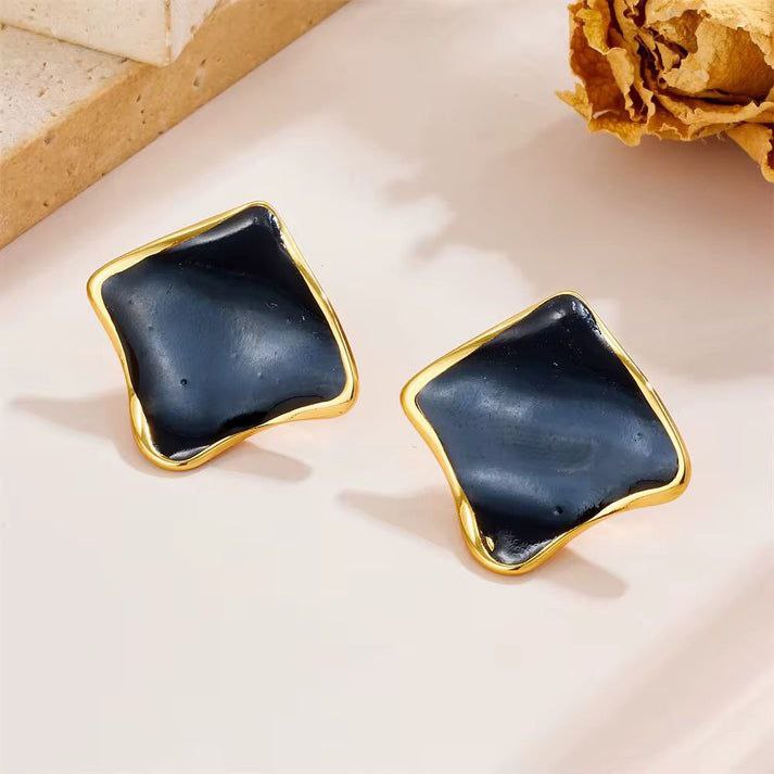 Kiara Wavy Square Black Stud Earrings – Zariva