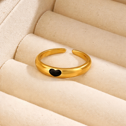 Noir Minimal Black Heart Ring – Zariva