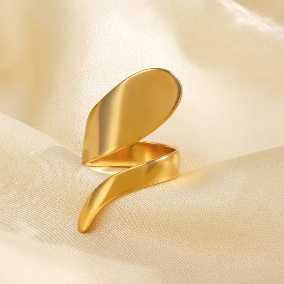 Aurelia Curve Gold Ring – Zariva