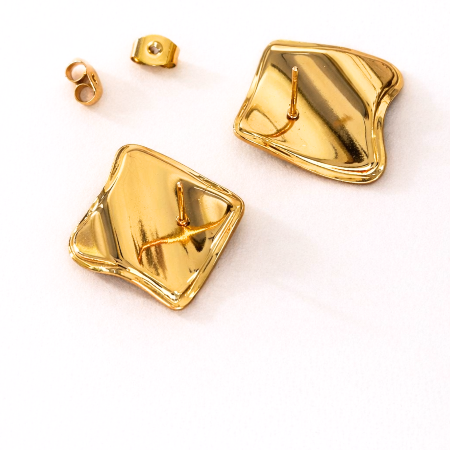 Luna Wavy Square Blue Stud Earrings – Zariva